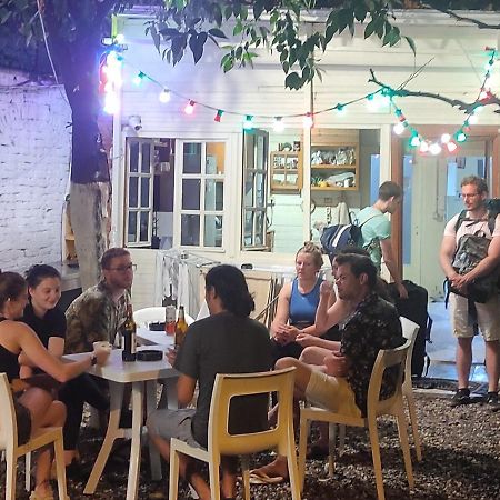 Zig Zag Hostel Tirana Exteriör bild