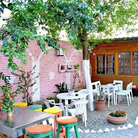 Zig Zag Hostel Tirana Exteriör bild