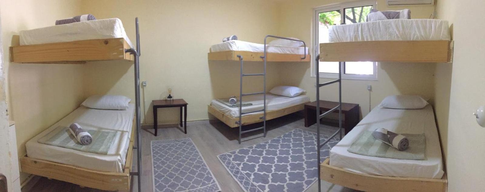 Zig Zag Hostel Tirana Exteriör bild