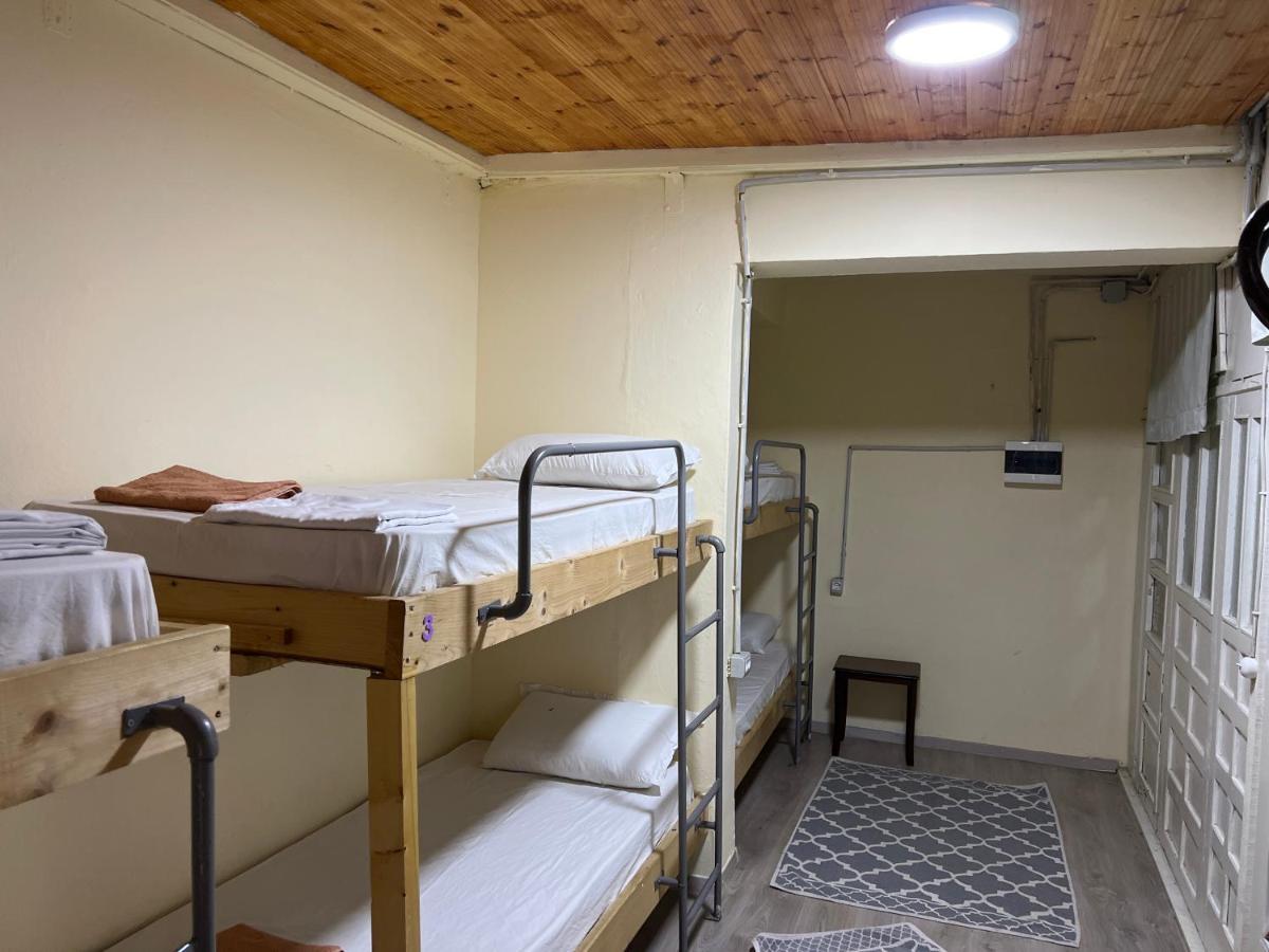 Zig Zag Hostel Tirana Exteriör bild