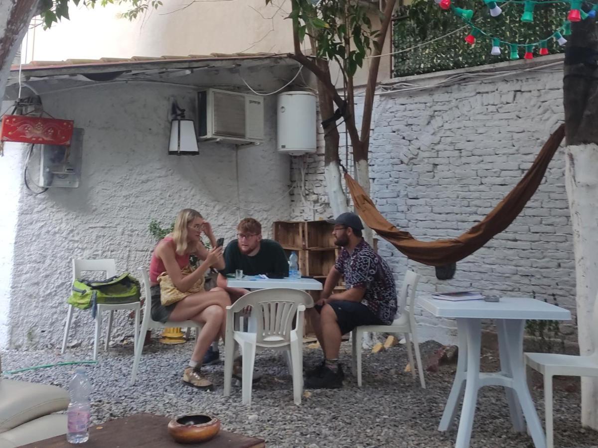 Zig Zag Hostel Tirana Exteriör bild