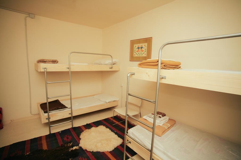 Zig Zag Hostel Tirana Exteriör bild