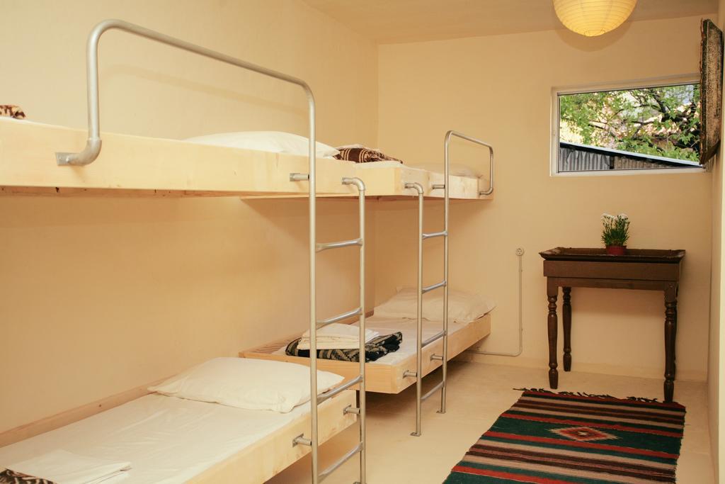 Zig Zag Hostel Tirana Exteriör bild