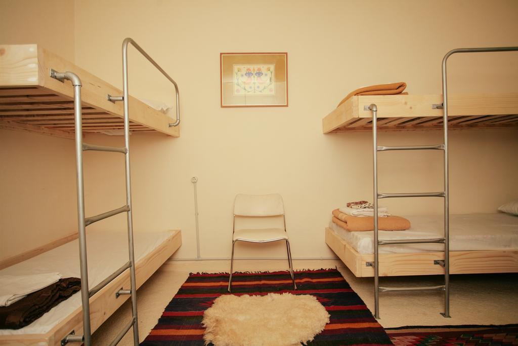Zig Zag Hostel Tirana Exteriör bild