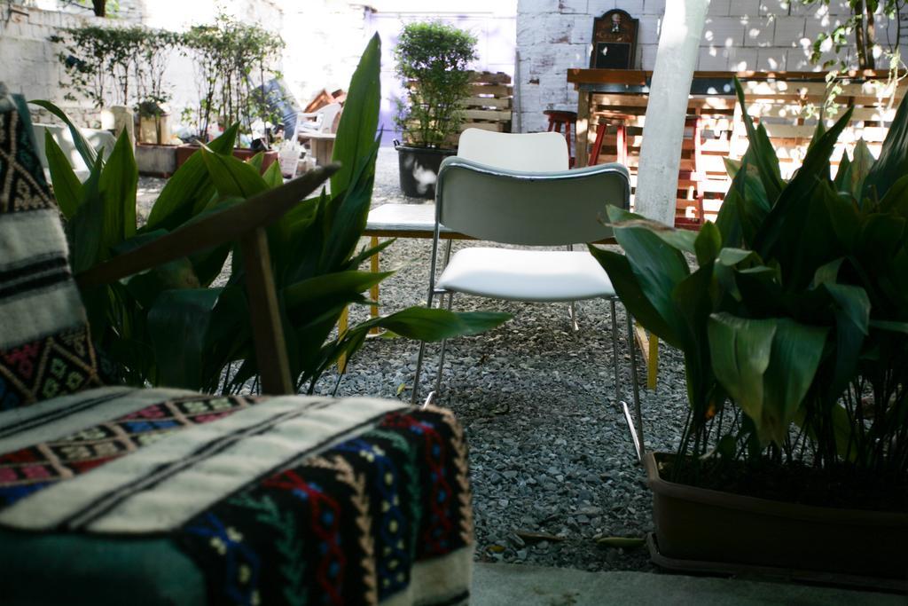 Zig Zag Hostel Tirana Exteriör bild