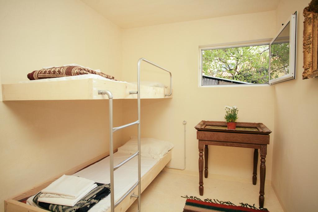 Zig Zag Hostel Tirana Exteriör bild