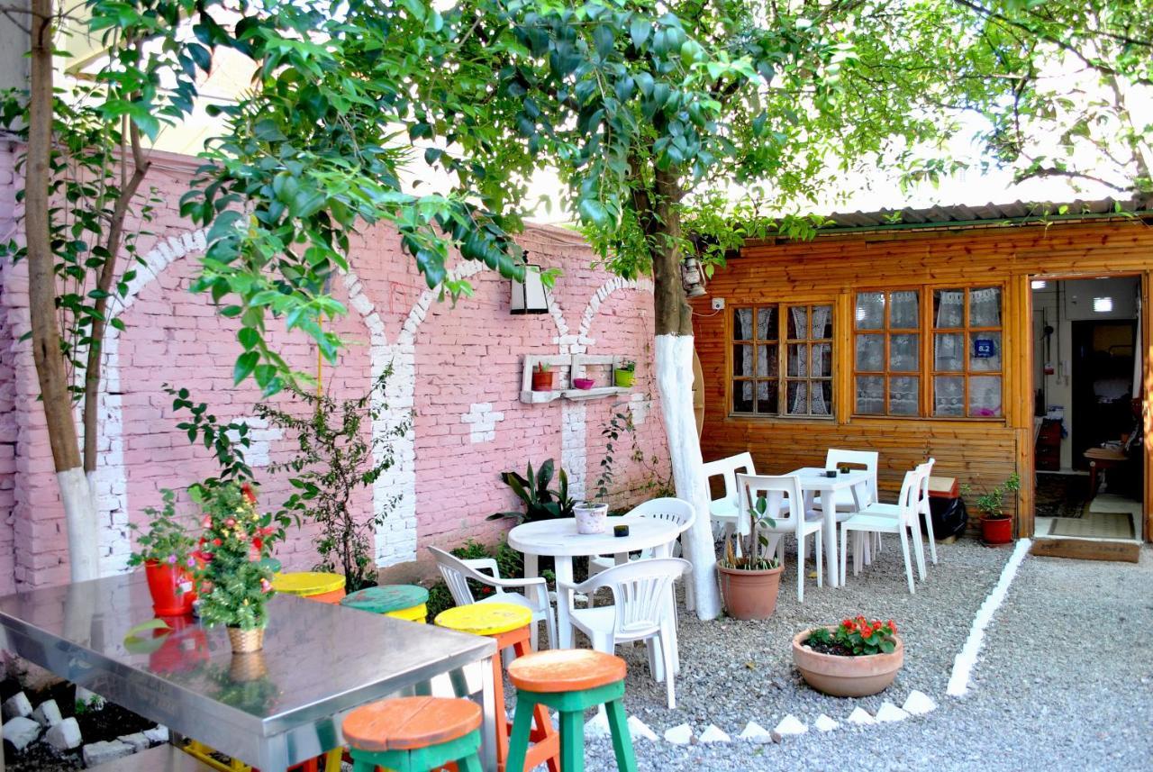 Zig Zag Hostel Tirana Exteriör bild